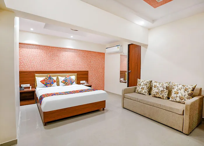 Fabexpress Alive - Nr Juhu Beach