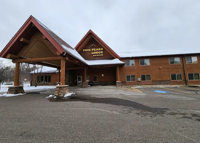 Pine Peaks Lodge And Suites