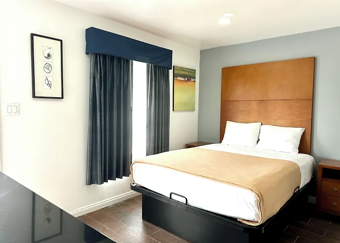 Oceanside Inn & Suites