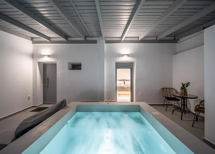 White Note Luxury Suites