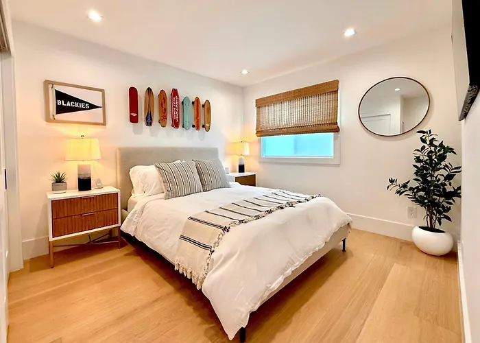 Luxury Ocean-View Rooftop | Steps To Beach | A/C