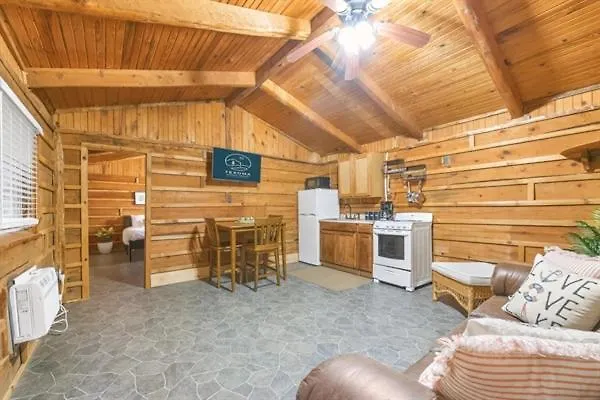 Spacious Wooden Suite #2 By The Lake At Texoma Shores Resort