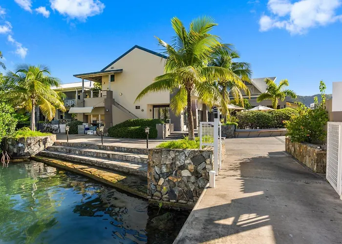 Moorings Yacht Club