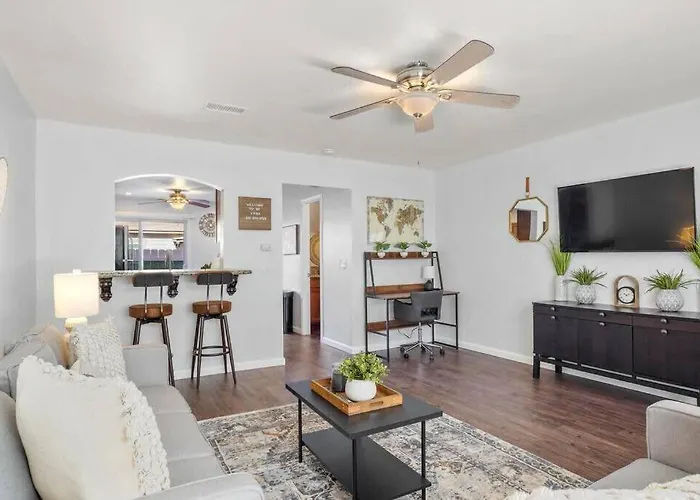 Inviting 2-Br Condo In The Heart Of Imperial Beach