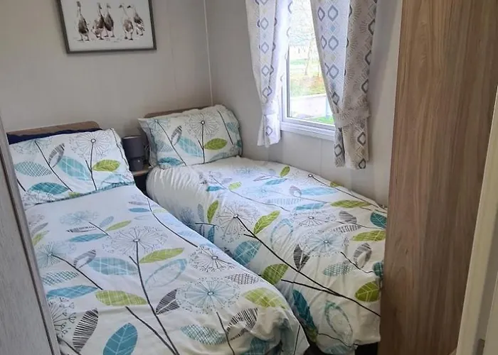 Luxury 8 Berth Caravan With Hot Tub & Starlink At Tattershall Lakes