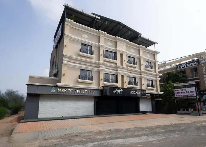 Pravasa Stay Near Luv Kush Square