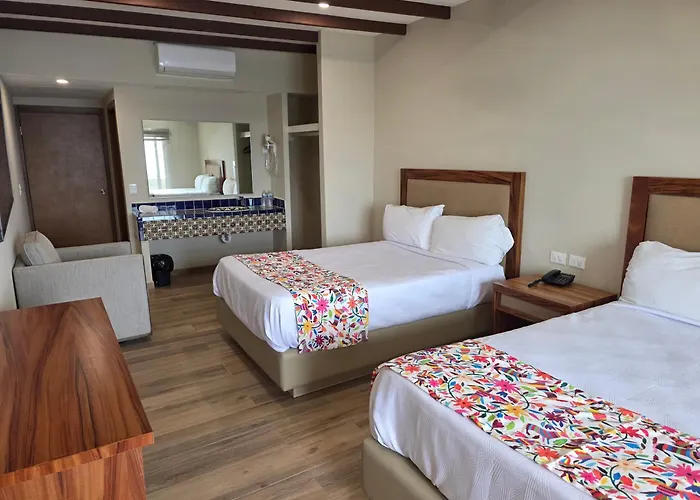Dmytri'S Original La Fonda Restaurant & Hotel