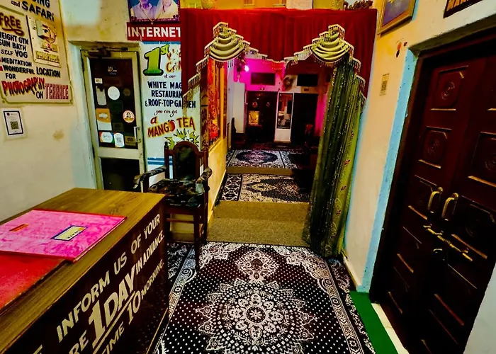 Hotel White House - A Family Homestay