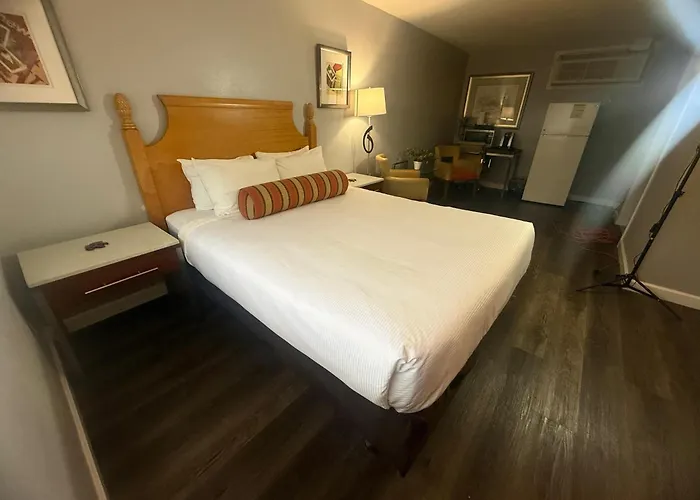 Naval Suites By Fairbridge