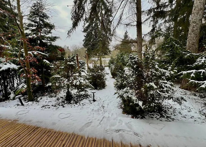 Holzhaus Bärenhöhle am Wald und See