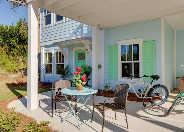 Harbor Oaks Haven: Walk To Front Beach & Downtown!