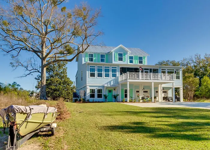 Harbor Oaks Haven: Walk To Front Beach & Downtown!