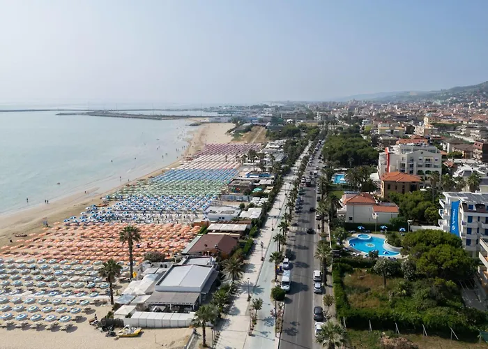 Hotel Jerry - Beachfront & Private Pool