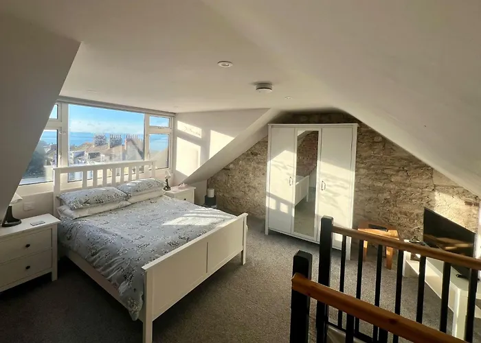 Dog Friendly Cosy Coastal Cottage With Sea Views
