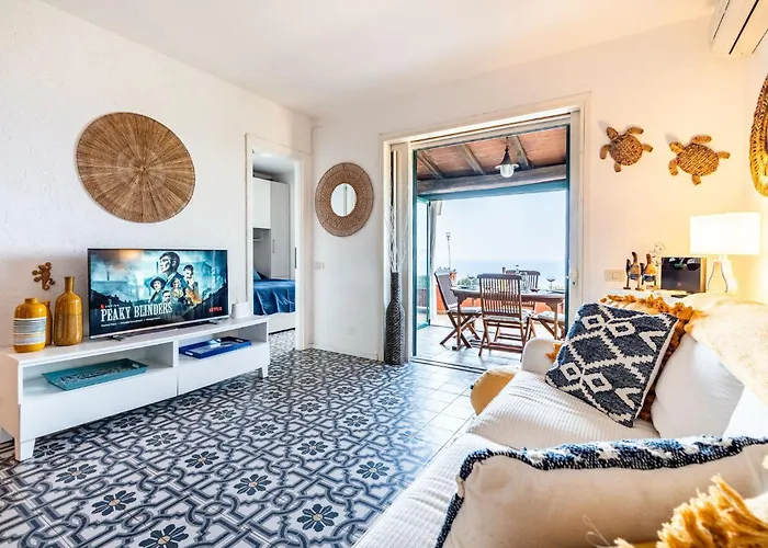 Tuca Tuca Si, sea view terrace&private beach
