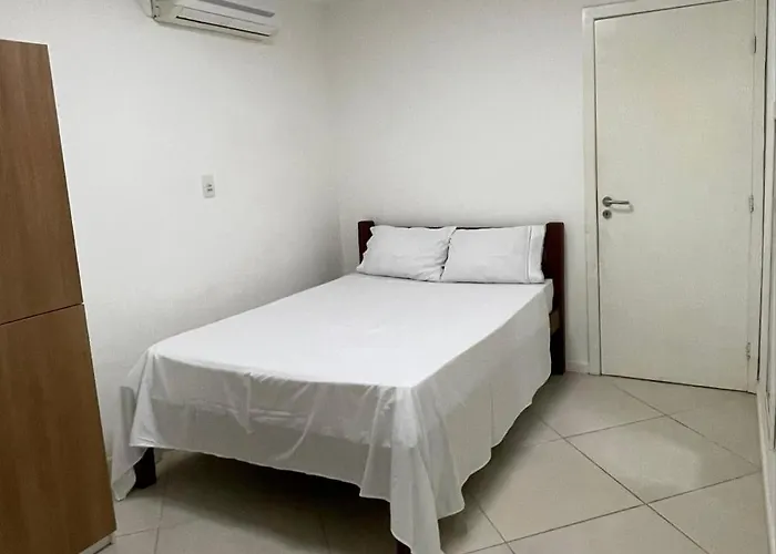 14 BIS HOSPEDAGEM em AREMBEPE, LOCALIZAÇÃO PERFEITA Tenha a Praia, Praça, Bares, Restaurantes e todas as comodidades locais ao seu lado