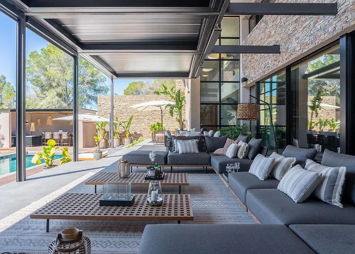 Luxury 5-Bed Beach Villa In Cala Vinyes