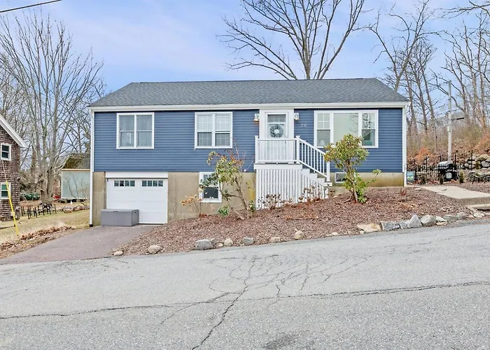 4Br Home | Walk To Beach & Downtown | Parking