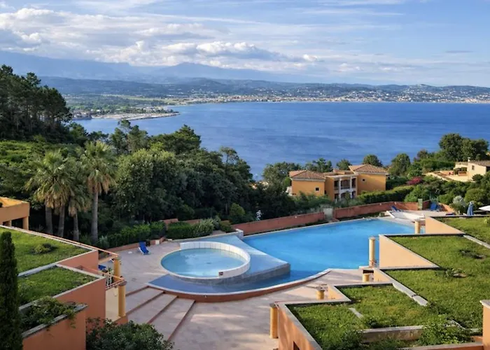 Vue mer sur la baie de Cannes piscine randonnée