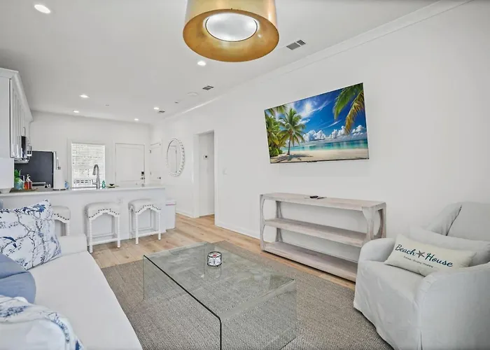 Quiet Harbor Condo-Private Balcony-Relaxing Stay