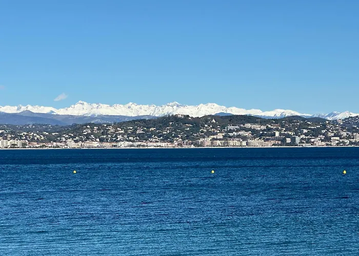 Vue mer sur la baie de Cannes piscine randonnée