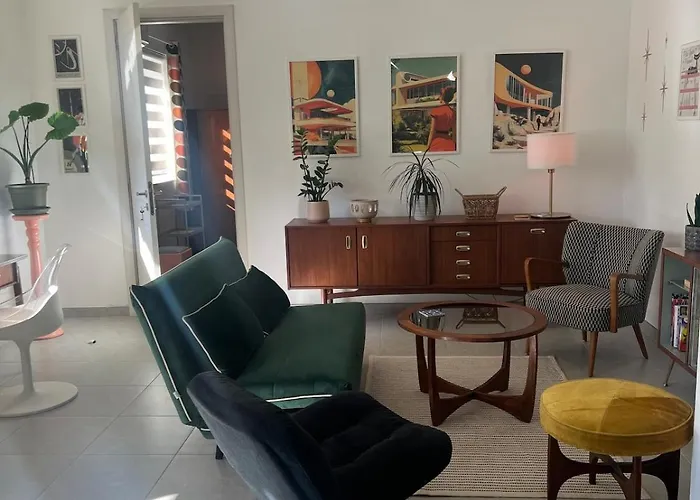 60S-Style Coastal Retreat Minutes From The Beach