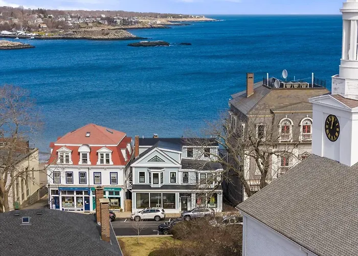 Rare Waterfront Luxury Penthouse|Bearskin Neck