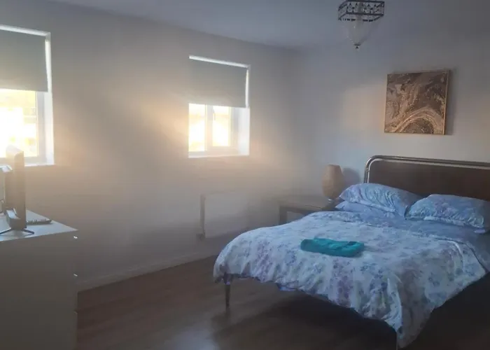 Sea Escape The Tardiis Beachfront Location Aberavon Beach Exclusive Contractor Booking 4 Bed Driveway Parking