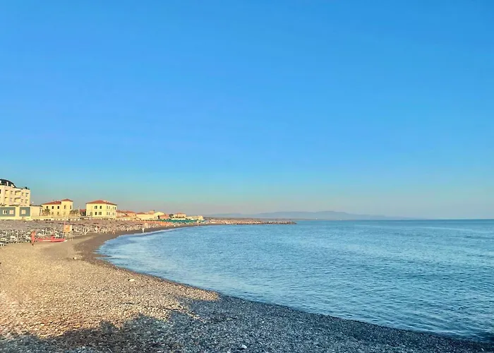 Isa-Residence With Swimming-Pool In Marina Di Cecina, Breakfast Included
