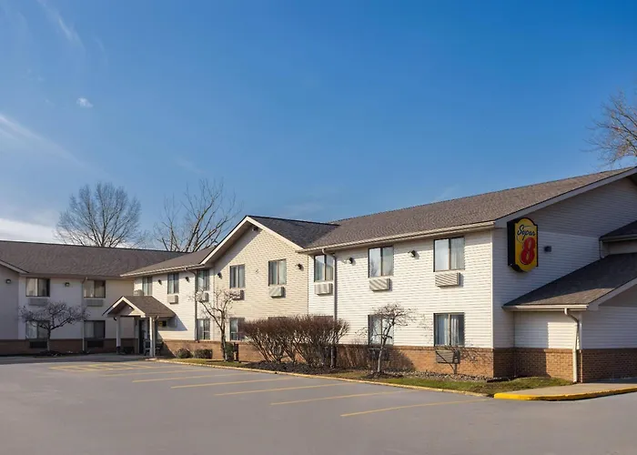 Super 8 By Wyndham Mentor/Cleveland Area