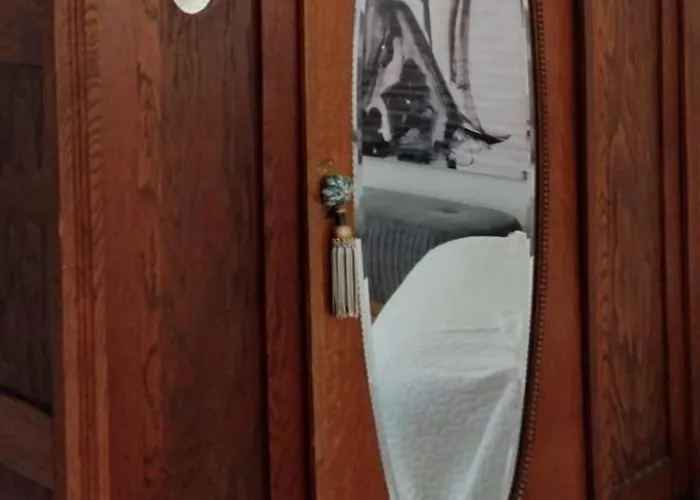 DAS KLEINE HOTEL IPHOFEN, klimatisierte Zimmer- 55 TV, TV mirroring, kleines Secret mit Garten&Terrassen, nahe aller VDP Weingüter, Hunde willkommen, fine dining, nahe KNAUF GIPS KG und KNAUF IT ConneKT