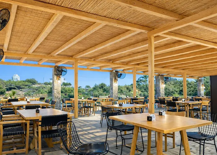 Helios Beach Hotel & Bungalows