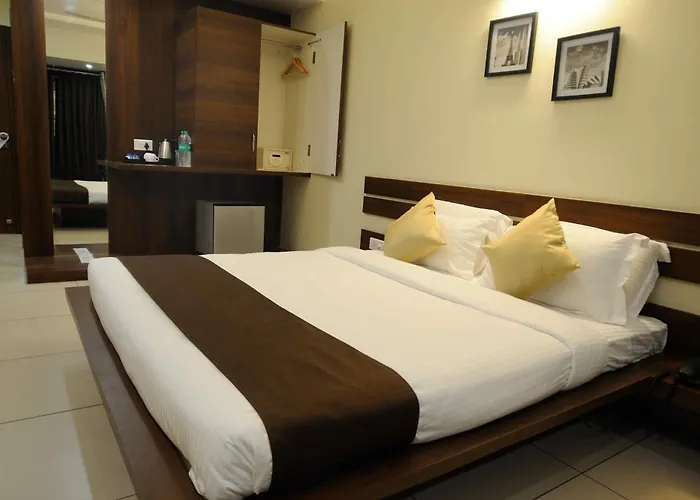 Hotel 3 Leaves Kolhapur