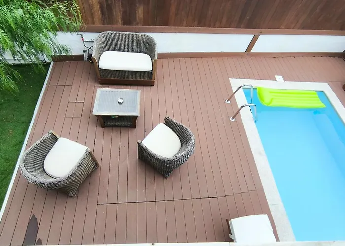 House With A Pool, 2' From The Beach
