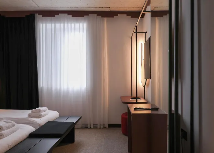 BAZAAR HOTEL Center