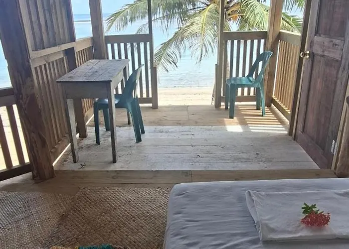 Manusina Beach Fale