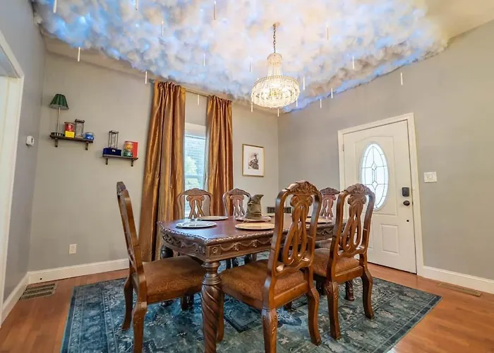 Wizard House + Hot Tub, Private Creek, Large Yard, Ev Charge