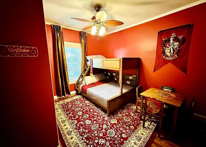 Wizard House + Hot Tub, Private Creek, Large Yard, Ev Charge
