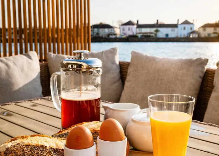 Dog-Friendly Seaview Apartment