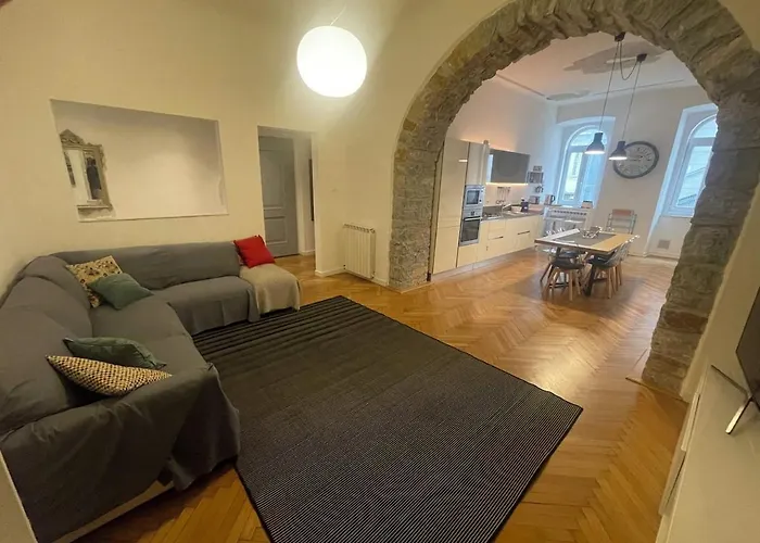 House 1826 In The Marine Heart Of Trieste