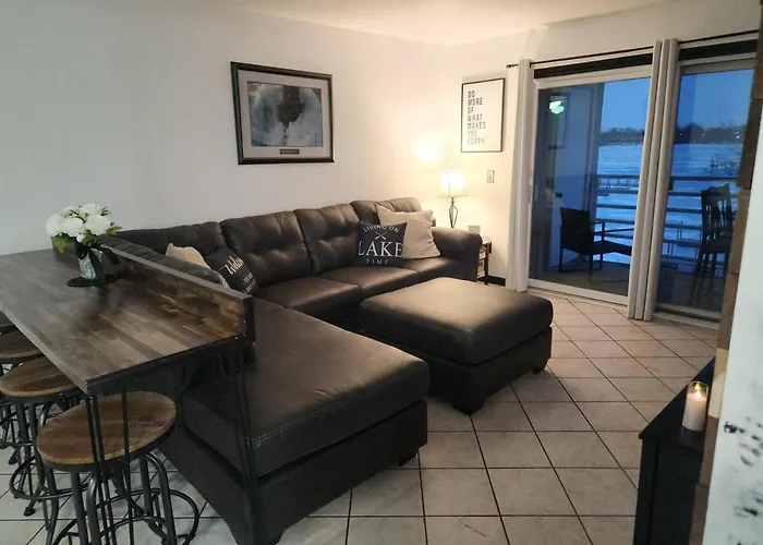 Port Clinton Paradise- Waterfront 2 Bedroom, Pool, Hot Tub, Sauna, Fire Pit