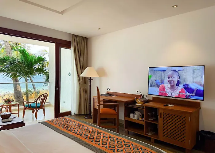 Travellers Beach Hotel & Spa
