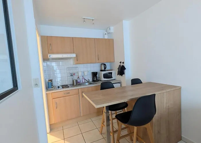 La plage à 350m-le Centre à 500m- Agréable Studio