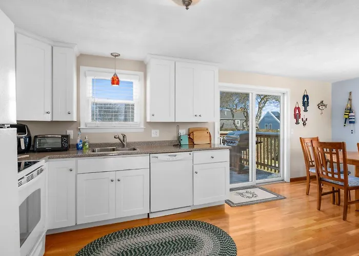 Family Cape Escape—Beach, Boardwalk Game Room