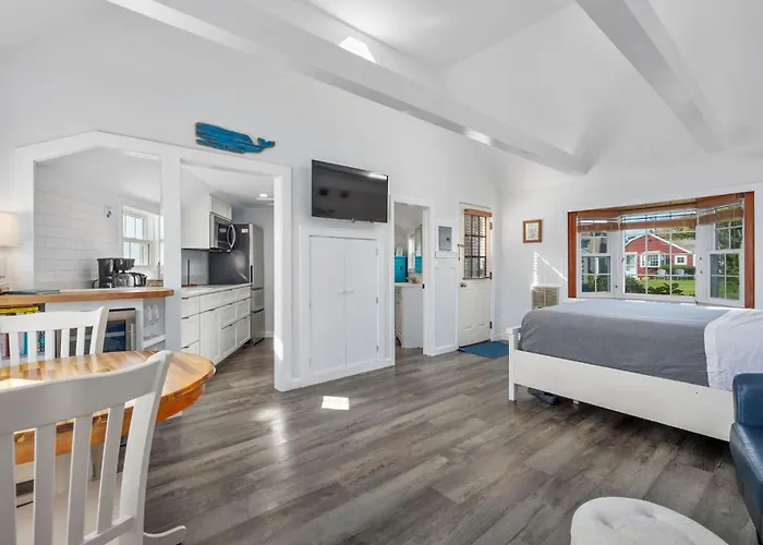 Serenity - Cozy Beachfront Charm Awaits