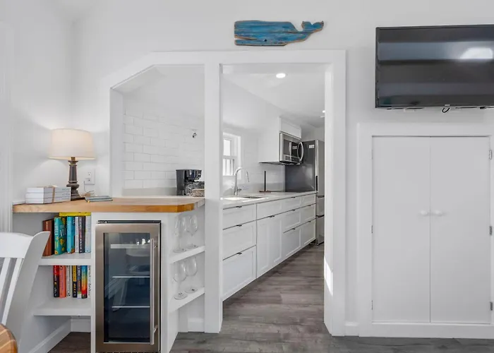 Serenity - Cozy Beachfront Charm Awaits