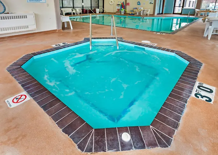 Econo Lodge Inn & Suites Oconto