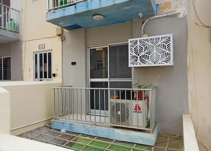Seaside Flat With Scenic Country Views
