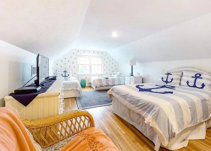 Harbortown Hideaway