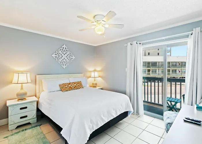 2-Bedroom Condo On Gulf Shores Beach W/Pool
